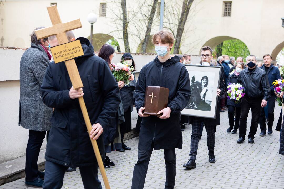 Į amžinojo poilsio vietą išlydėta R. Kmieliauskaitė