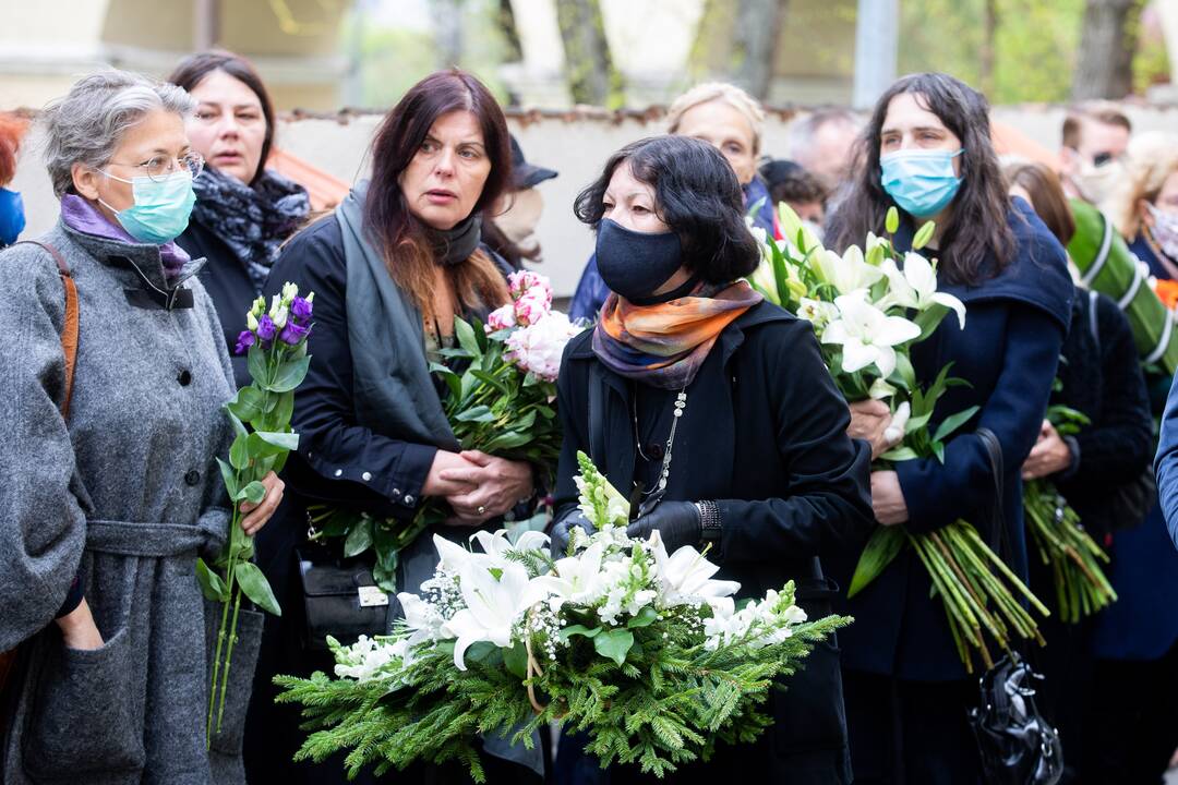 Į amžinojo poilsio vietą išlydėta R. Kmieliauskaitė
