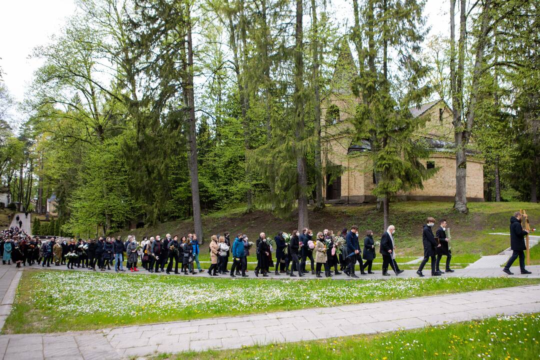 Į amžinojo poilsio vietą išlydėta R. Kmieliauskaitė