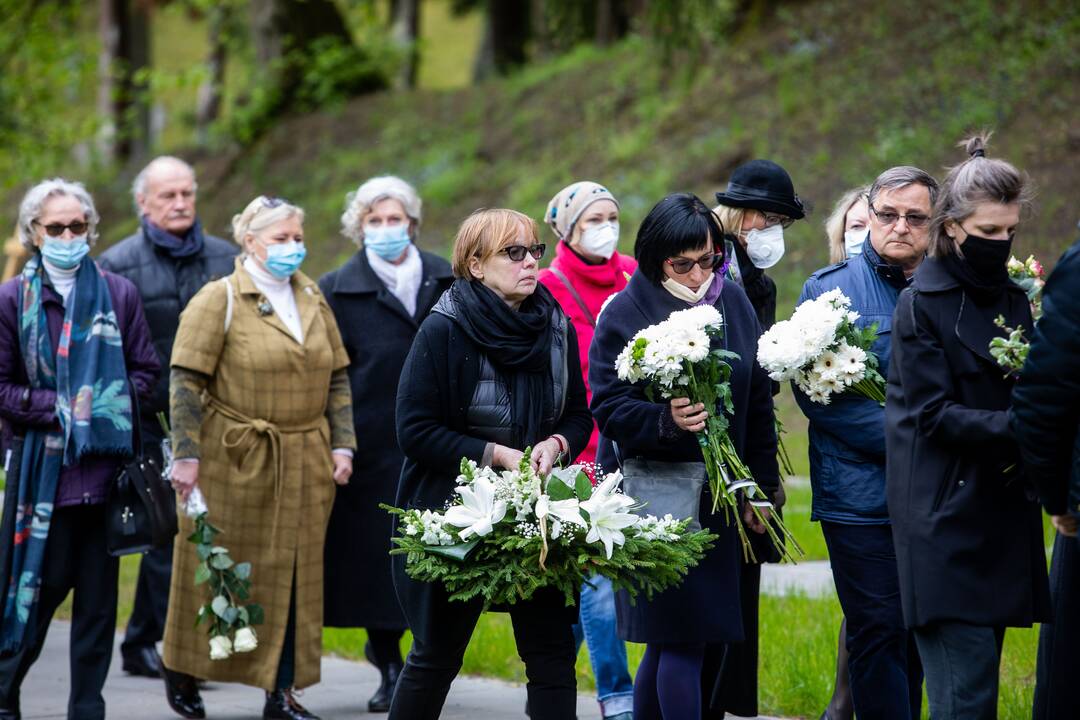 Į amžinojo poilsio vietą išlydėta R. Kmieliauskaitė