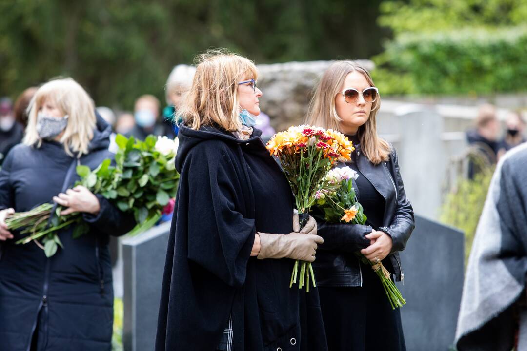 Į amžinojo poilsio vietą išlydėta R. Kmieliauskaitė