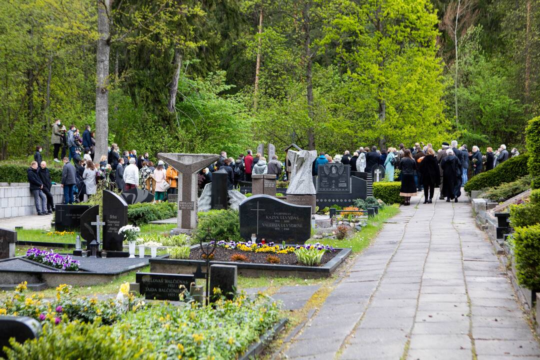 Į amžinojo poilsio vietą išlydėta R. Kmieliauskaitė