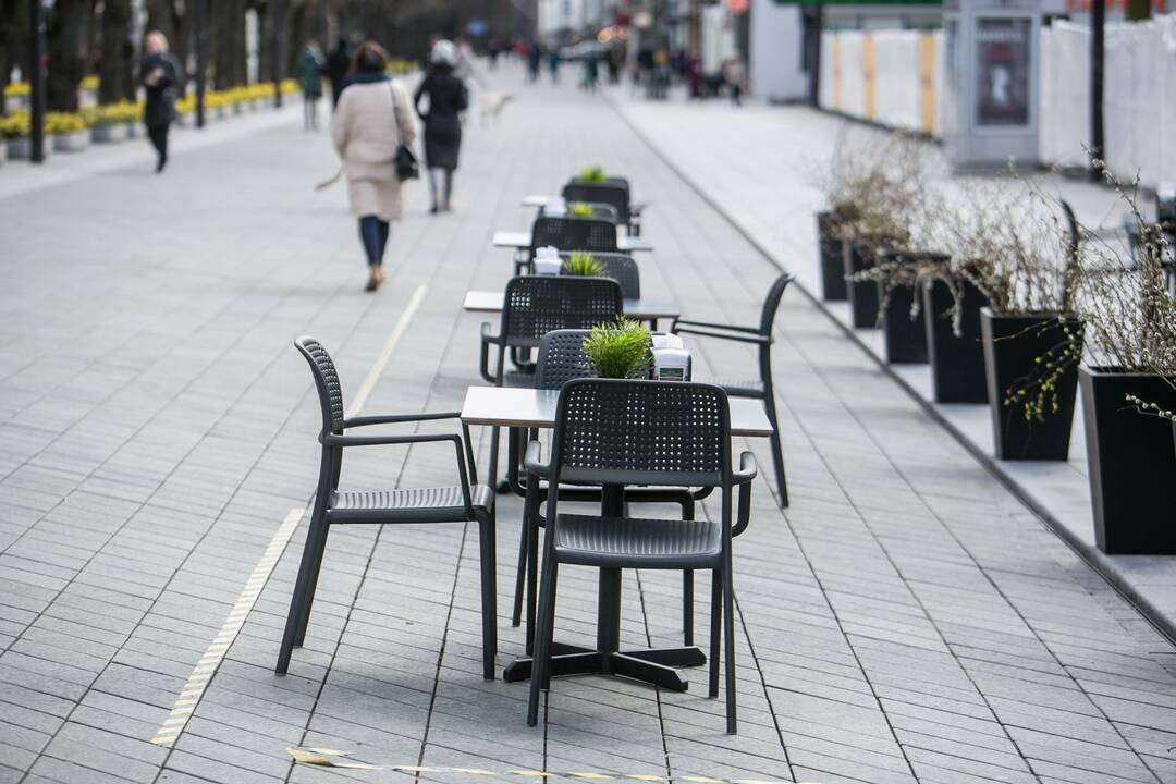 Kauniečiai šeštadienį lauko kavinių neapgulė