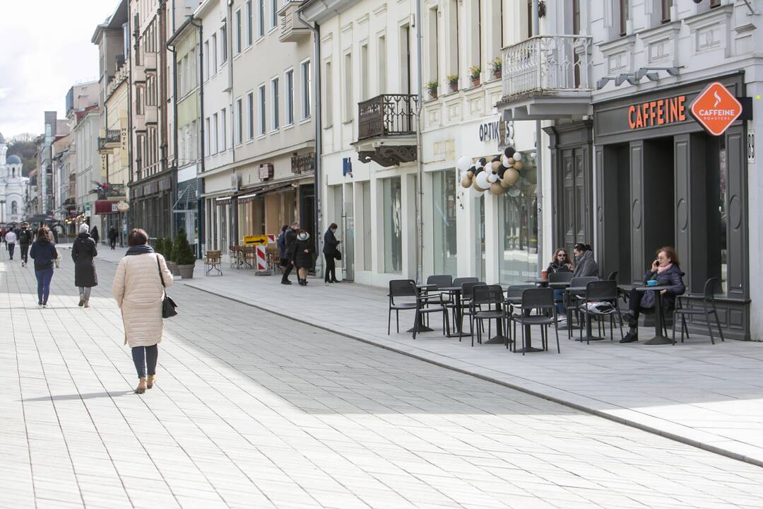 Kauniečiai šeštadienį lauko kavinių neapgulė