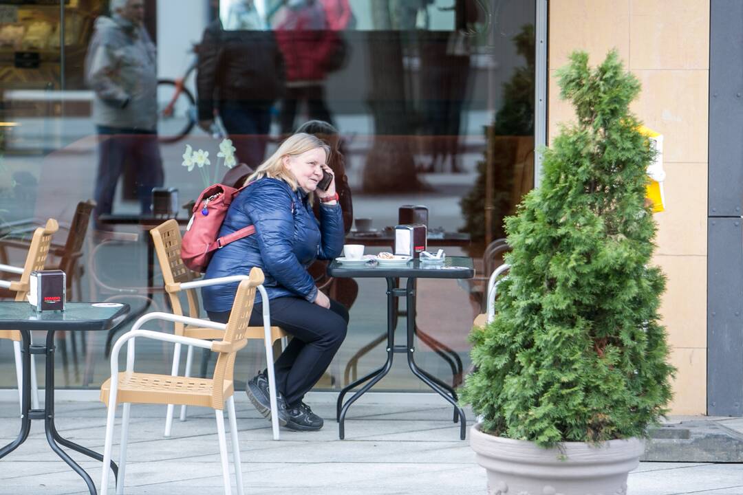 Kauniečiai šeštadienį lauko kavinių neapgulė