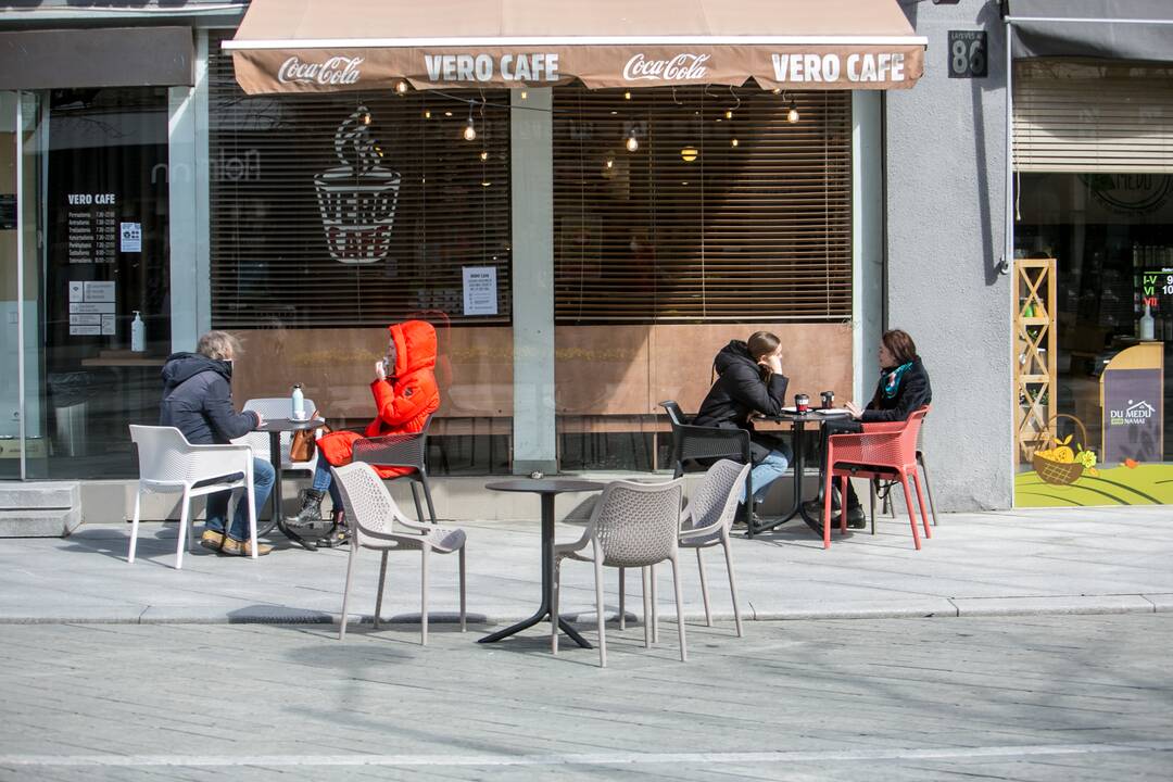 Kauniečiai šeštadienį lauko kavinių neapgulė