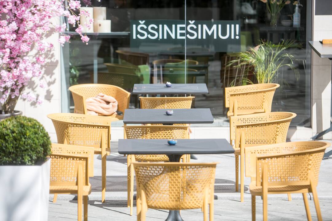Kauniečiai šeštadienį lauko kavinių neapgulė