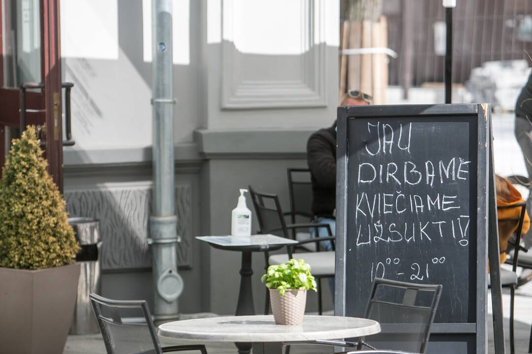 Kauniečiai šeštadienį lauko kavinių neapgulė