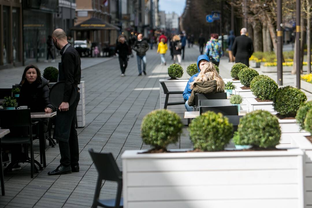 Kauniečiai šeštadienį lauko kavinių neapgulė