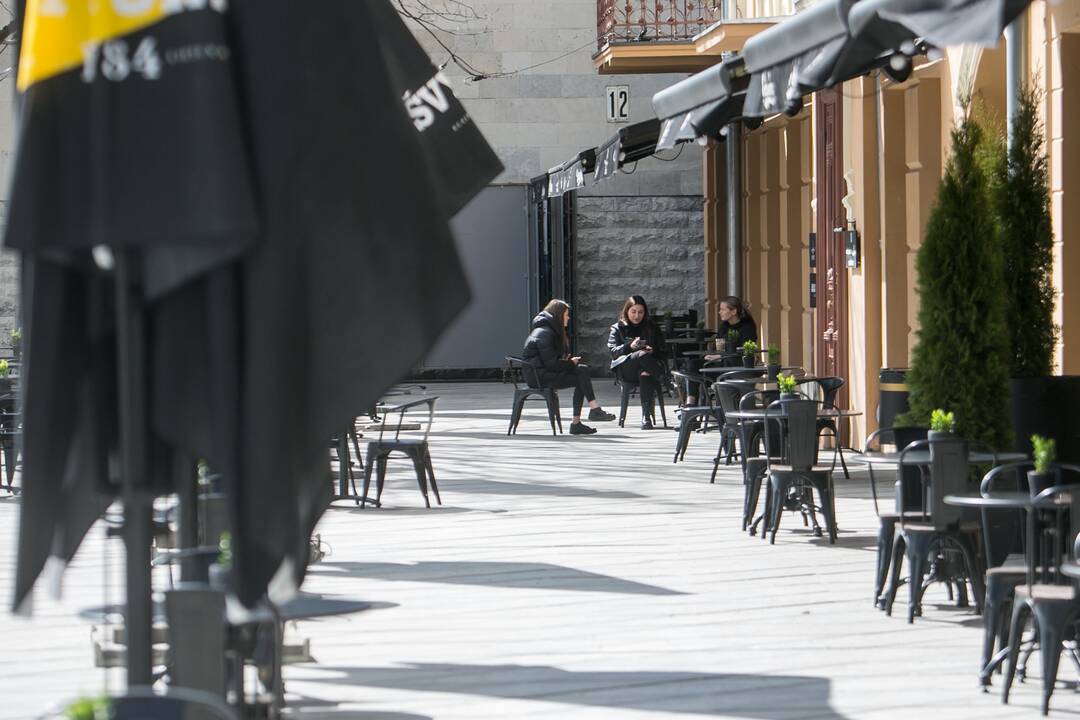 Kauniečiai šeštadienį lauko kavinių neapgulė