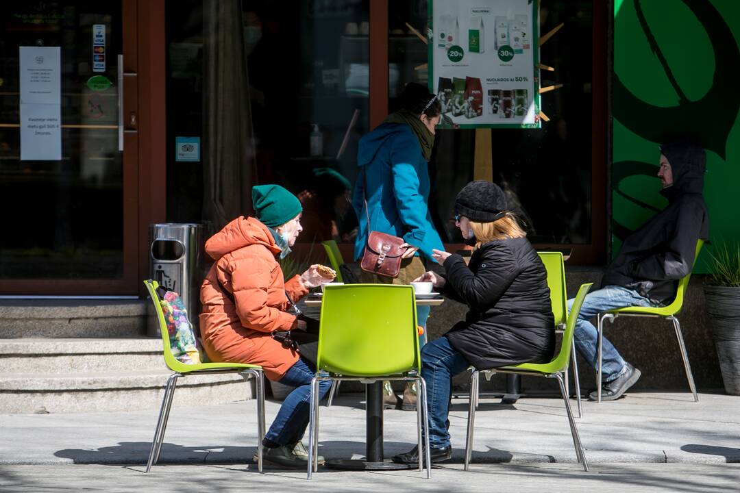 Kauniečiai šeštadienį lauko kavinių neapgulė