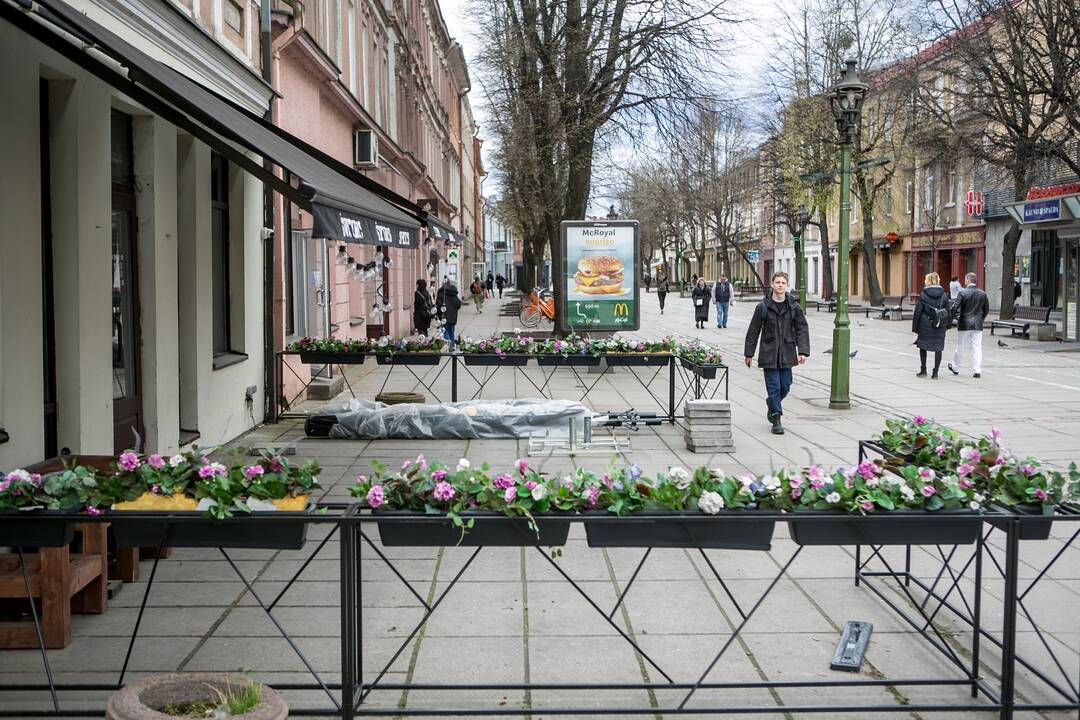 Kauniečiai šeštadienį lauko kavinių neapgulė