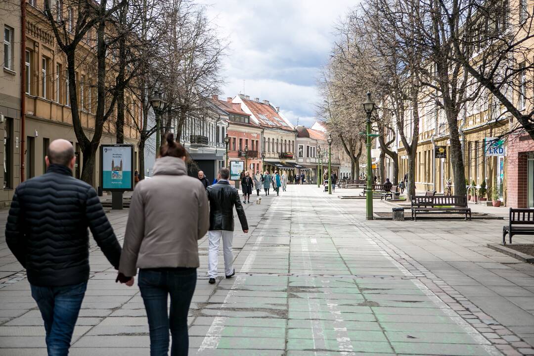 Kauniečiai šeštadienį lauko kavinių neapgulė