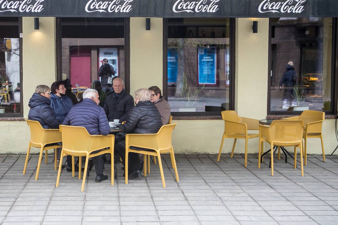 Kauniečiai šeštadienį lauko kavinių neapgulė