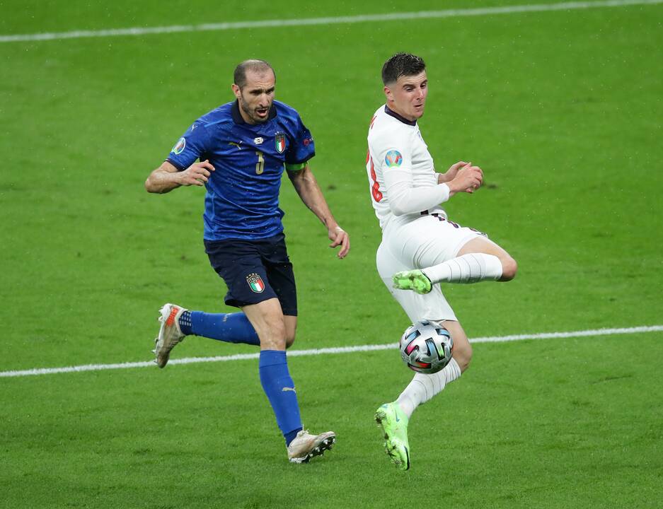 Europos futbolo sostą užėmė italai!