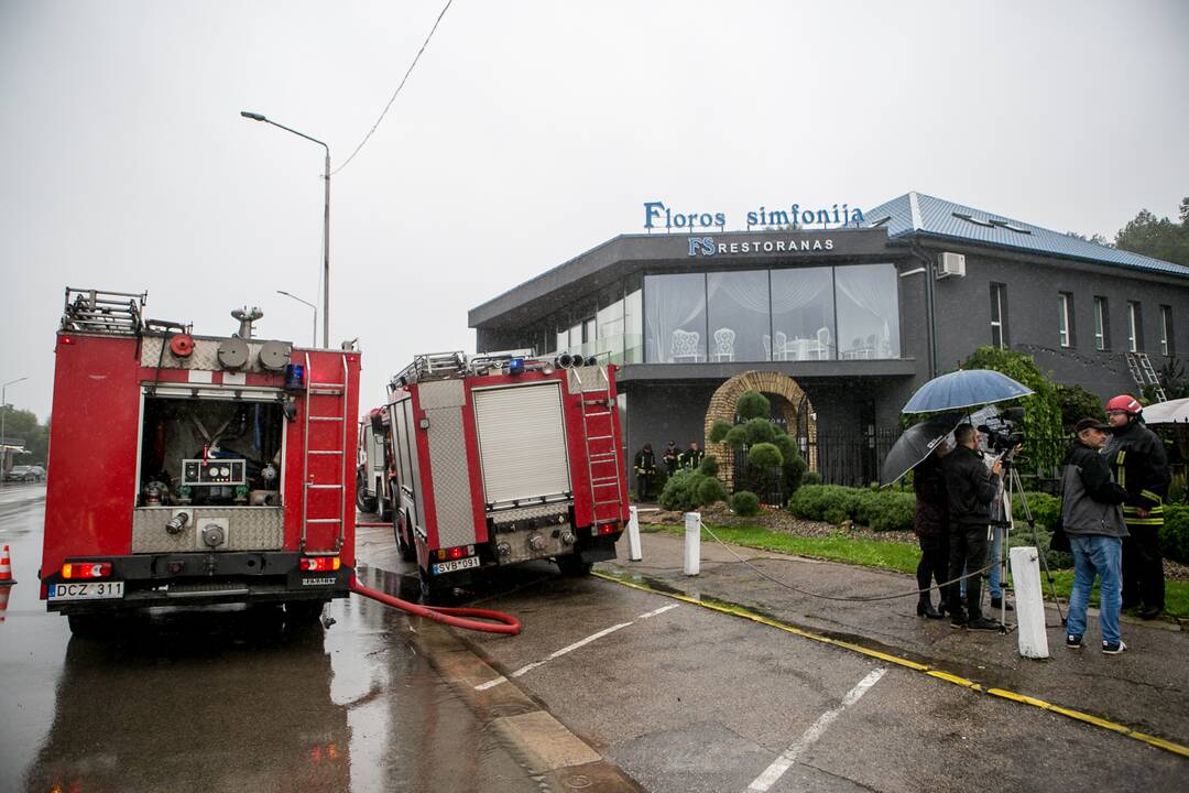 Restoranas „Floros simfonija“ paskendo dūmuose