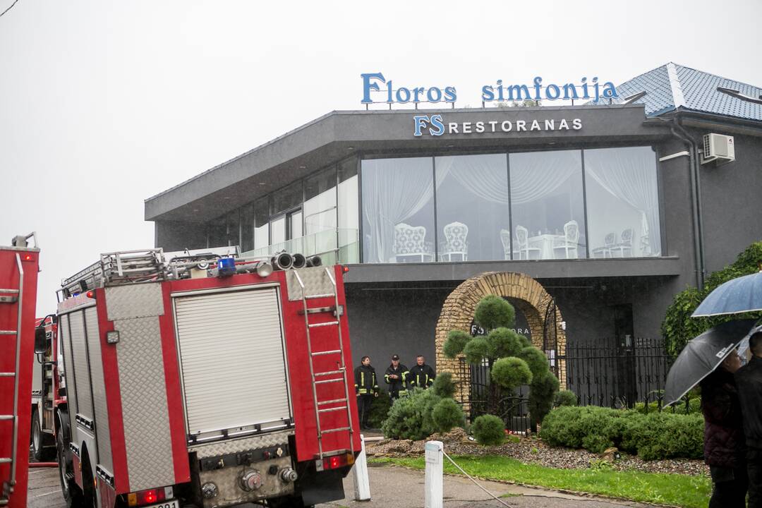Restoranas „Floros simfonija“ paskendo dūmuose