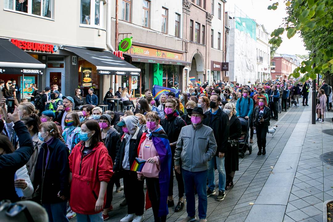 Neramumai per LGBT paradą