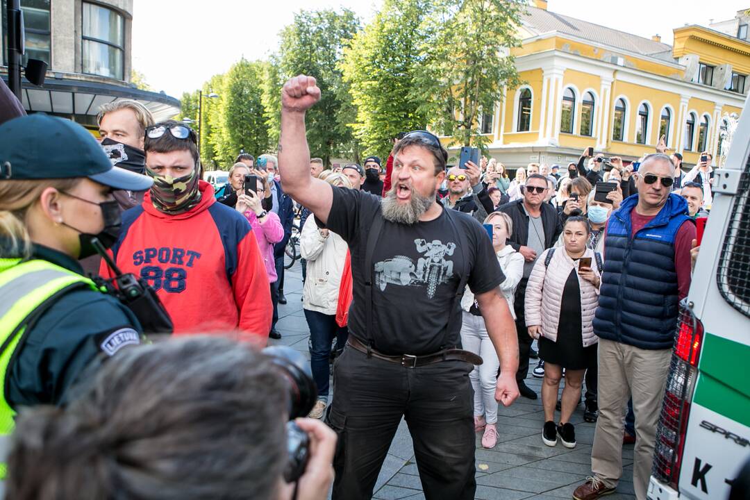 Neramumai per LGBT paradą