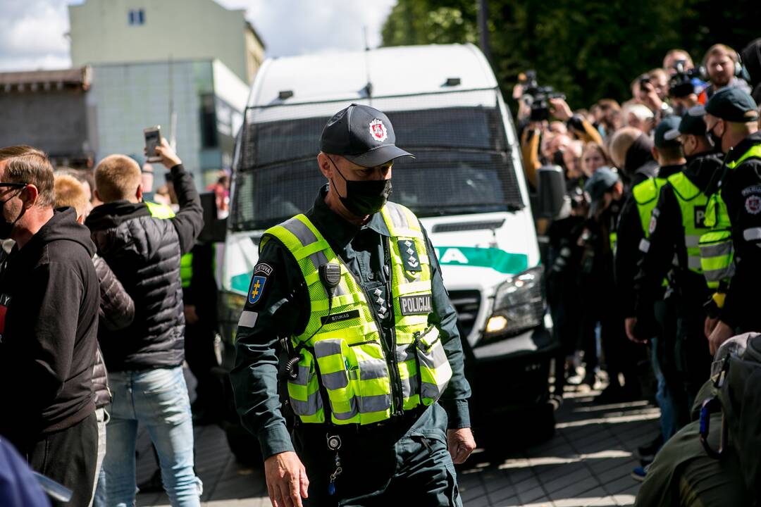 Neramumai per LGBT paradą