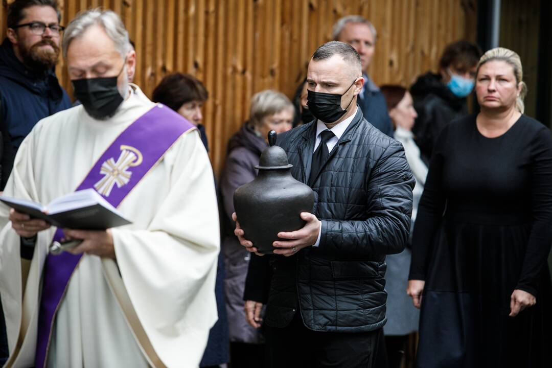 Fotomenininko R. Rakausko laidotuvės