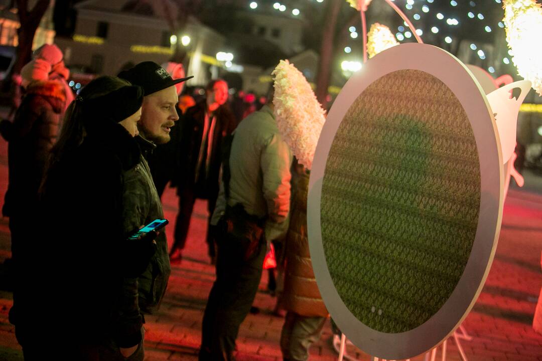Para po Kauno žaliaskarės įžiebimo: smalsuoliai plūsta būriais