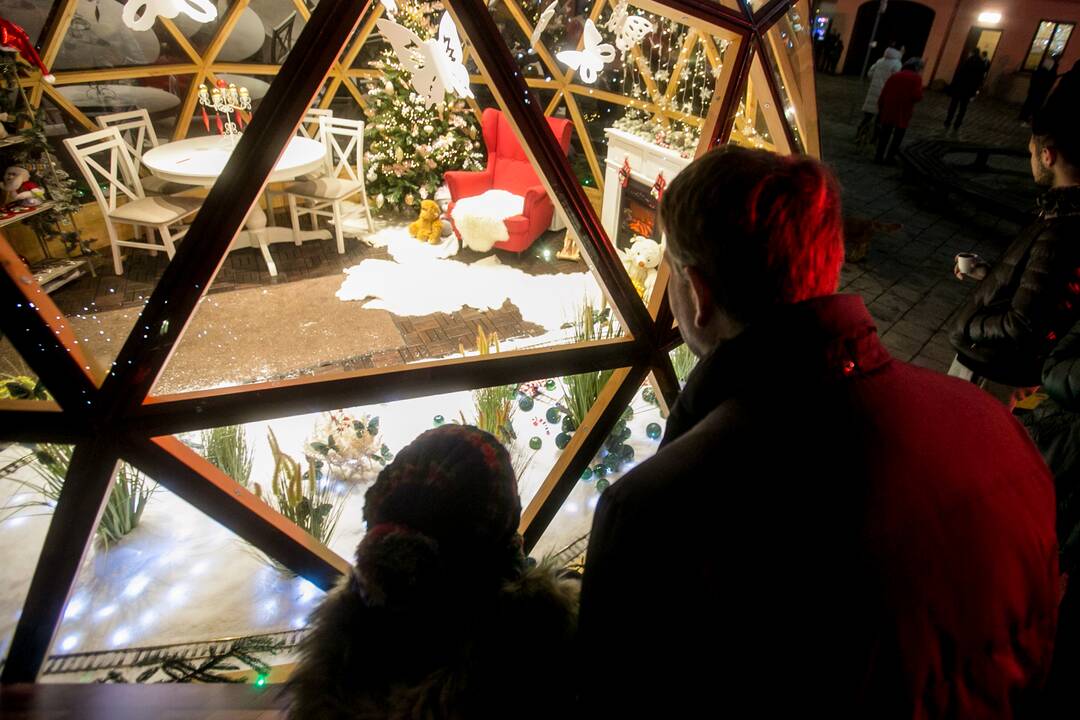 Para po Kauno žaliaskarės įžiebimo: smalsuoliai plūsta būriais