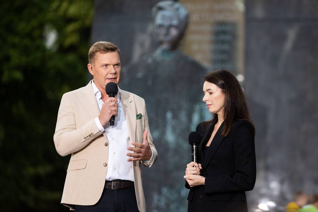 „Tautiškos giesmės“ giedojimas Vinco Kudirkos aikštėje