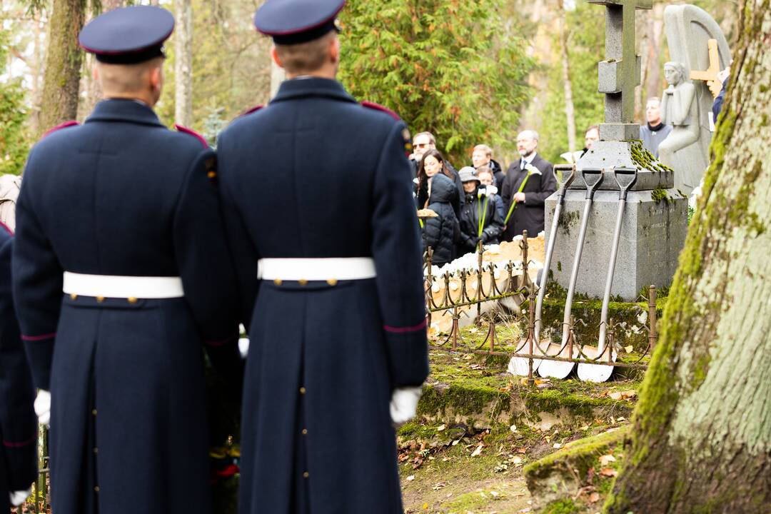 Signataro B. Kuzmicko laidotuvės