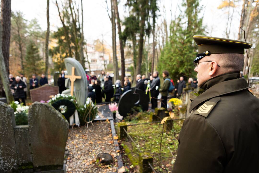 Signataro B. Kuzmicko laidotuvės