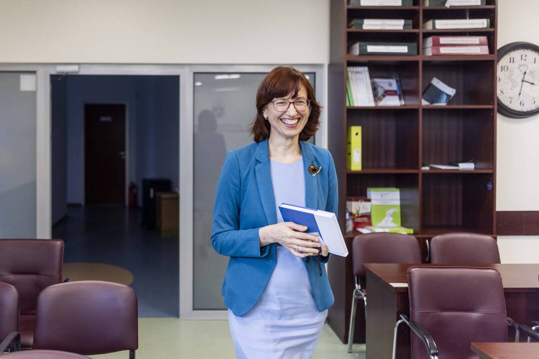 G. Nausėdos štabas atnešė parašus į VRK