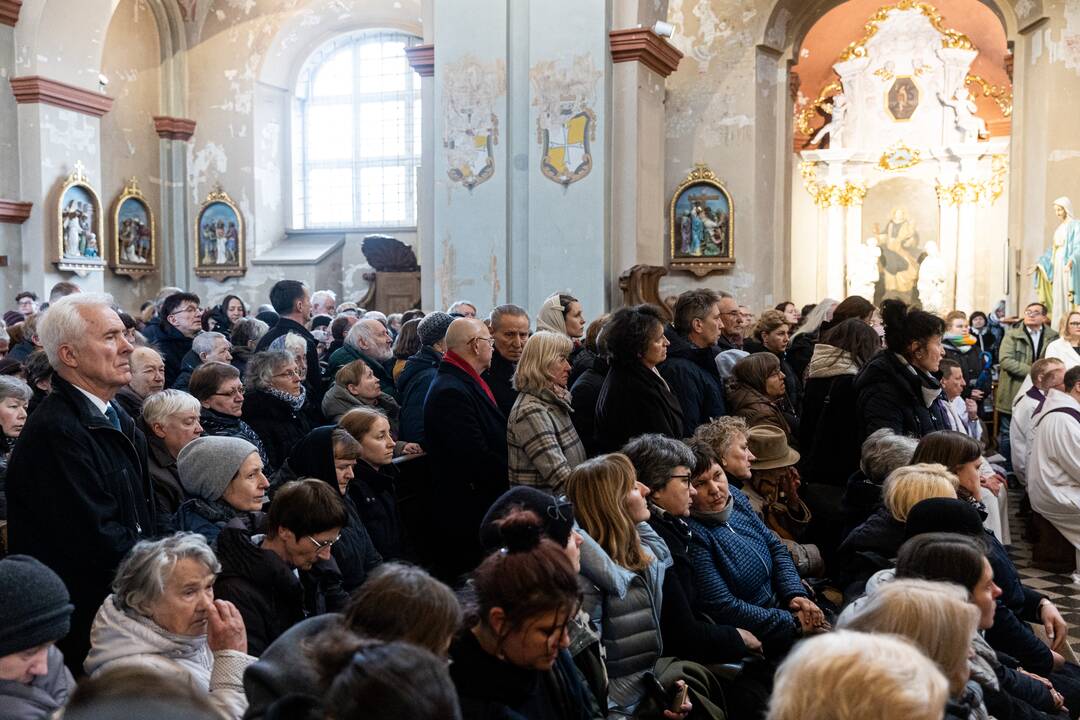 Disidentės, vienuolės N. Sadūnaitės laidotuvės