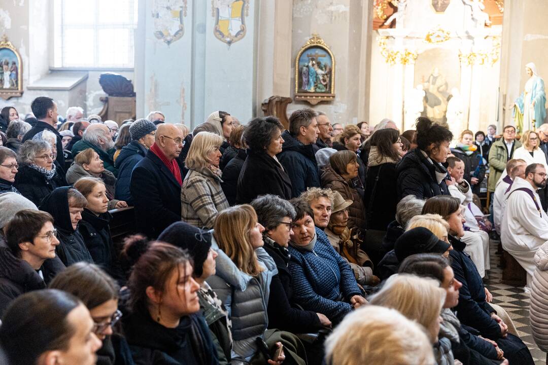 Disidentės, vienuolės N. Sadūnaitės laidotuvės