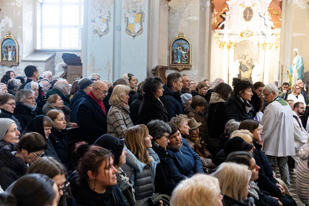 Disidentės, vienuolės N. Sadūnaitės laidotuvės