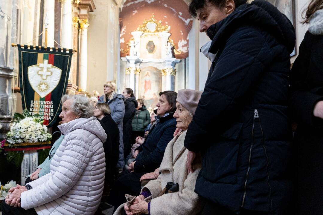 Disidentės, vienuolės N. Sadūnaitės laidotuvės