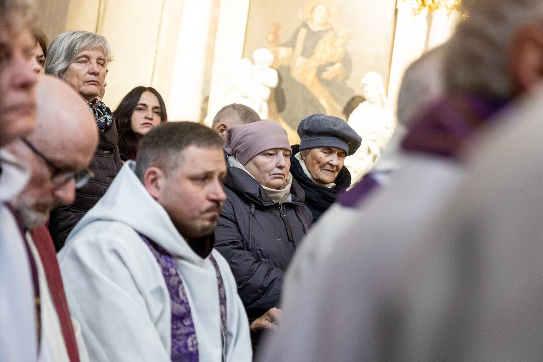 Disidentės, vienuolės N. Sadūnaitės laidotuvės