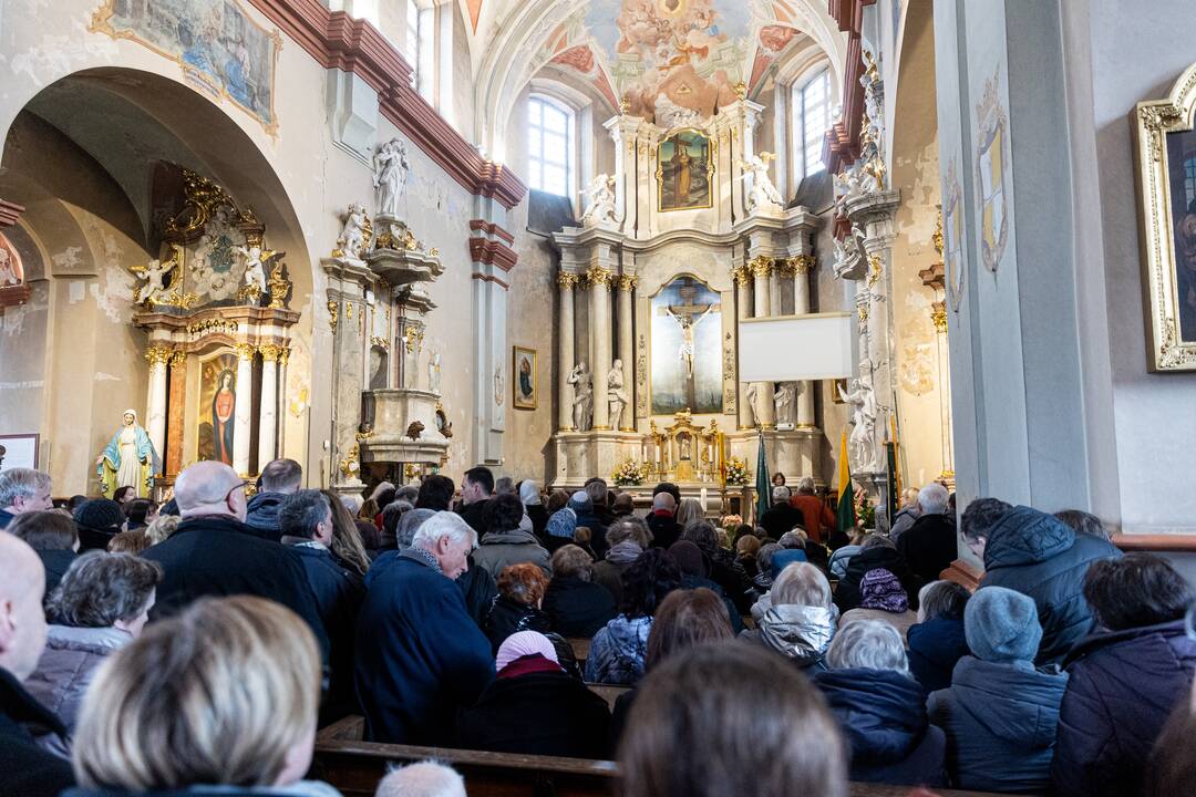 Disidentės, vienuolės N. Sadūnaitės laidotuvės