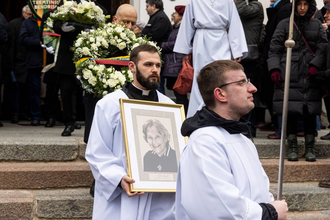 Disidentės, vienuolės N. Sadūnaitės laidotuvės