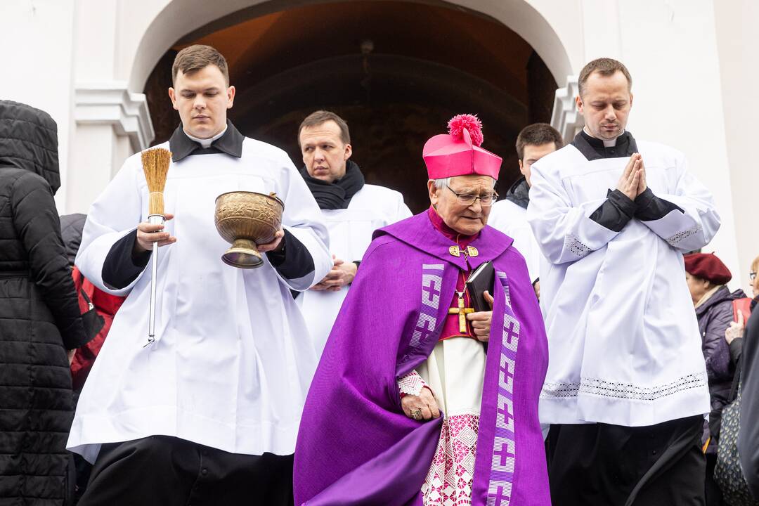 Disidentės, vienuolės N. Sadūnaitės laidotuvės