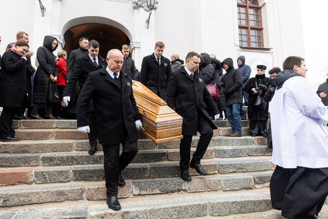 Disidentės, vienuolės N. Sadūnaitės laidotuvės