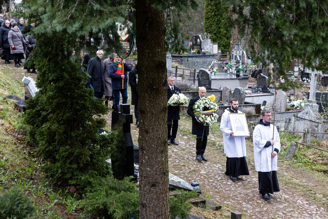 Disidentės, vienuolės N. Sadūnaitės laidotuvės