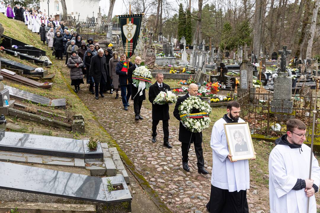 Disidentės, vienuolės N. Sadūnaitės laidotuvės