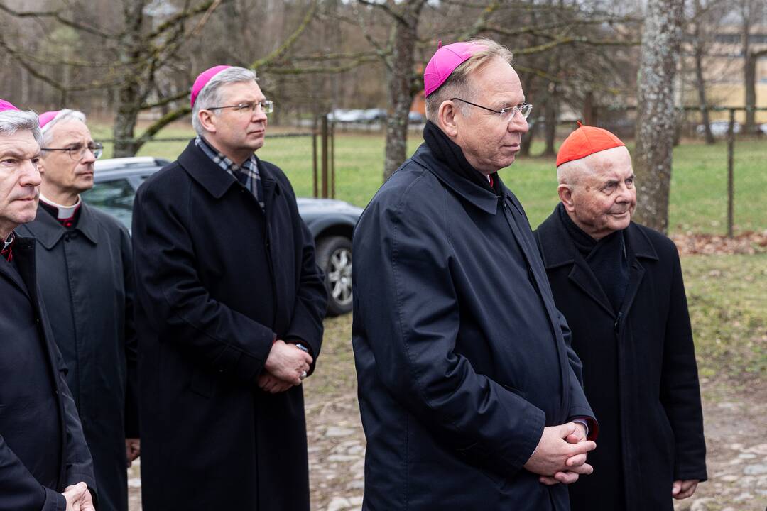 Disidentės, vienuolės N. Sadūnaitės laidotuvės