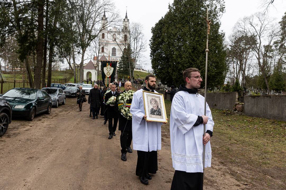 Disidentės, vienuolės N. Sadūnaitės laidotuvės