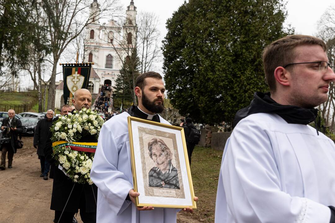 Disidentės, vienuolės N. Sadūnaitės laidotuvės