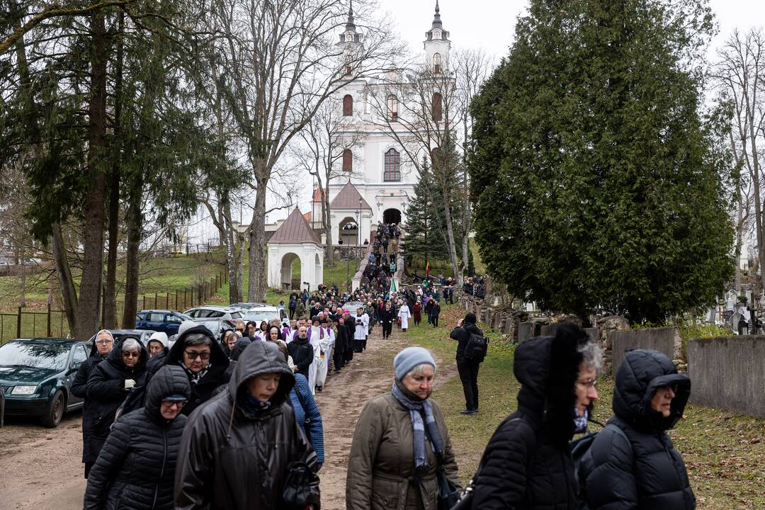 Disidentės, vienuolės N. Sadūnaitės laidotuvės