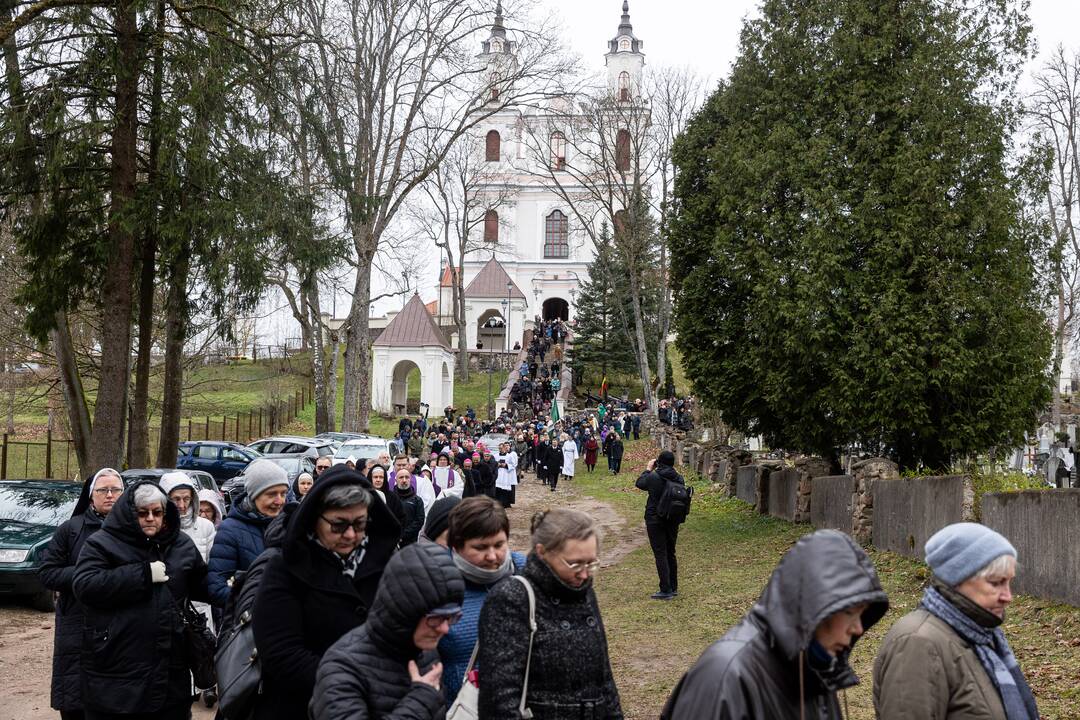 Disidentės, vienuolės N. Sadūnaitės laidotuvės