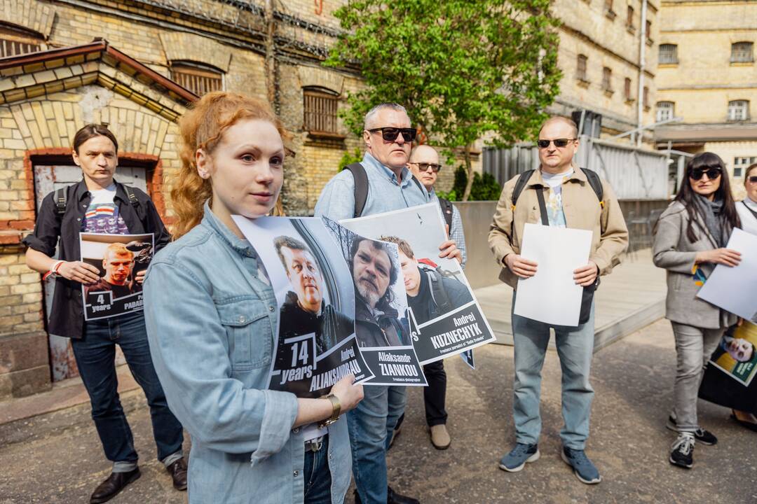 Simboliškai „išlaisvinti“ 35 Baltarusijoje kalintys žurnalistai 