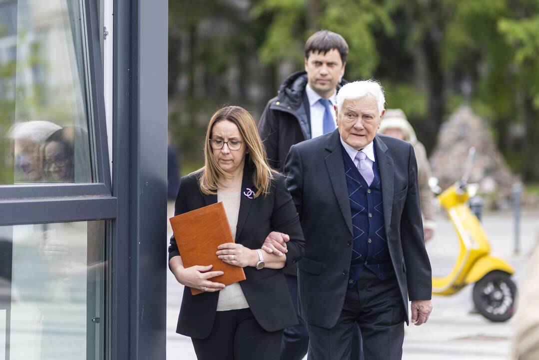 Baigiasi išankstinis balsavimas prezidento rinkimuose ir referendume