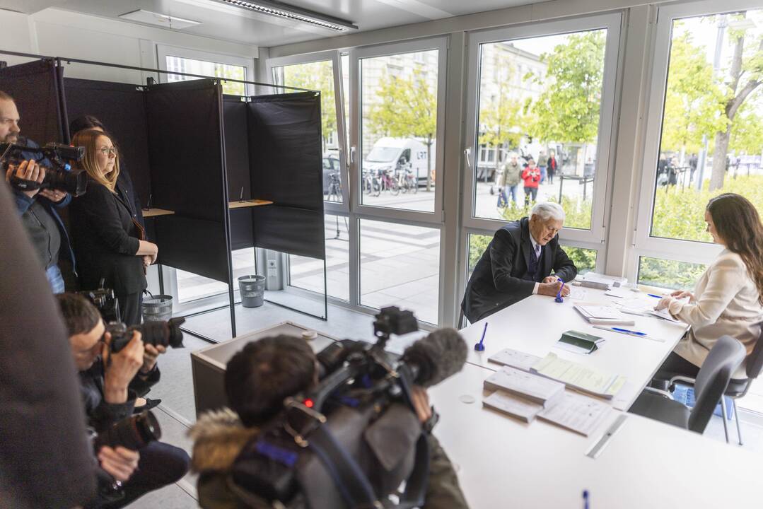 Baigiasi išankstinis balsavimas prezidento rinkimuose ir referendume